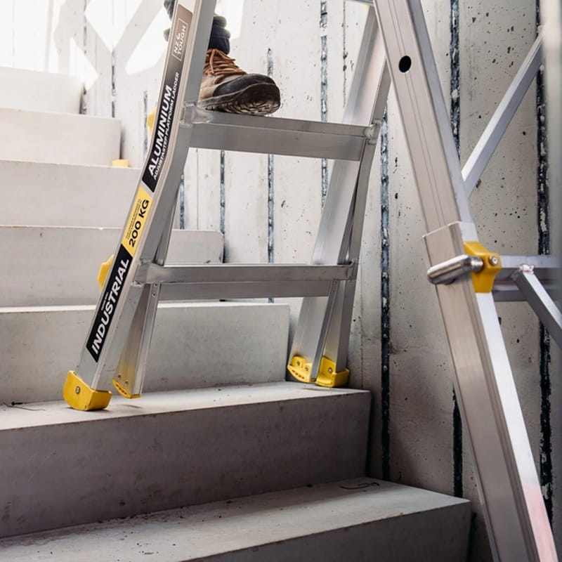 TradeTough AdjustaStep Telescopic Platform Ladder